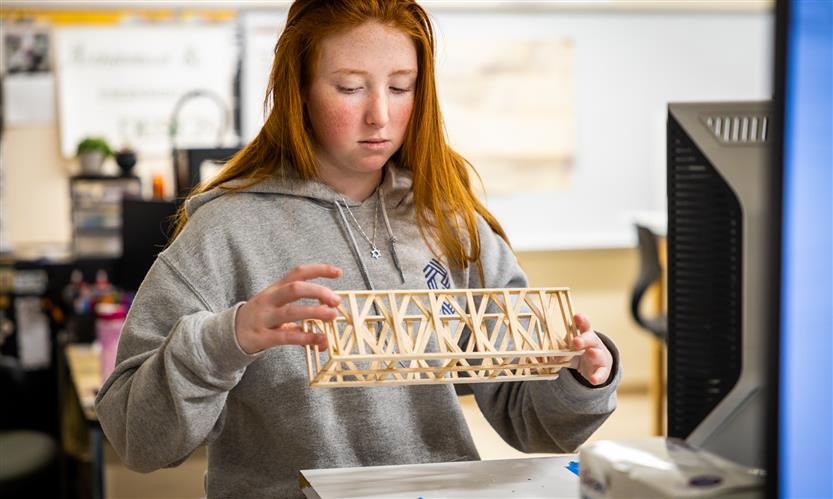 Students make miniature bridges